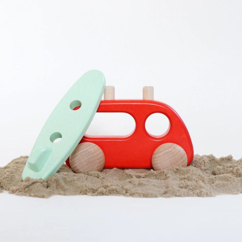 wooden camper car with surfboard bajo toys 2